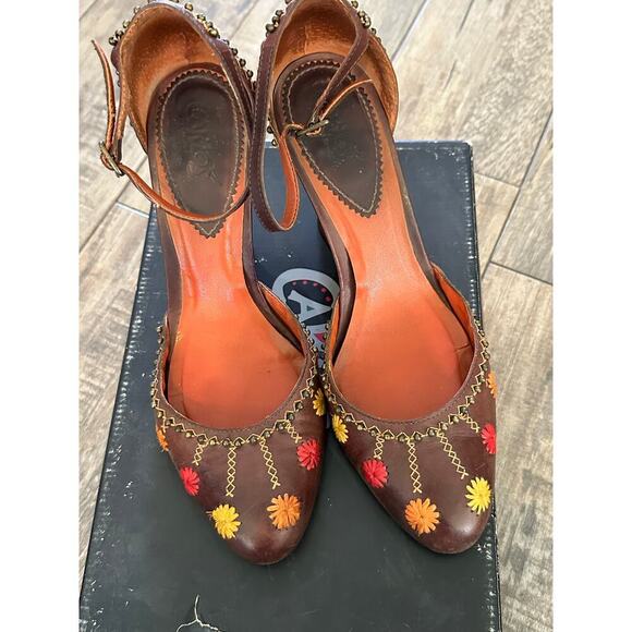 Carlos Santana Women's Stud Dark Brown Wedge Sandals Size 8.5 - Picture 4 of 7